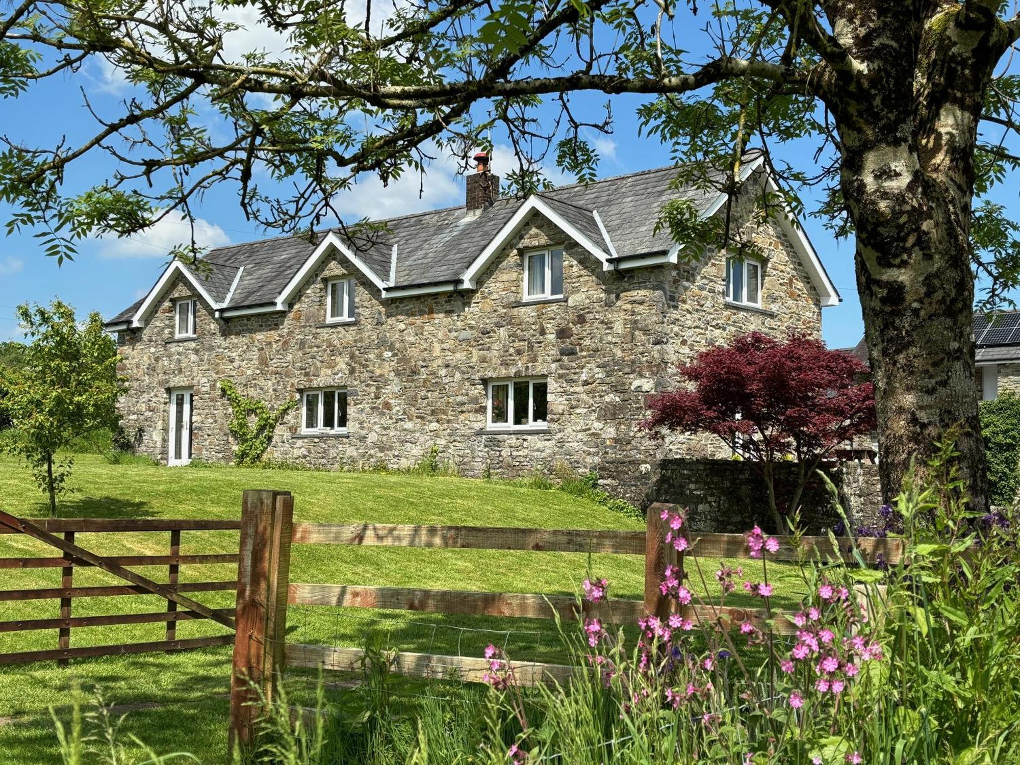 Maesyfelin Isaf B&B Llanybydder Bagian luar foto